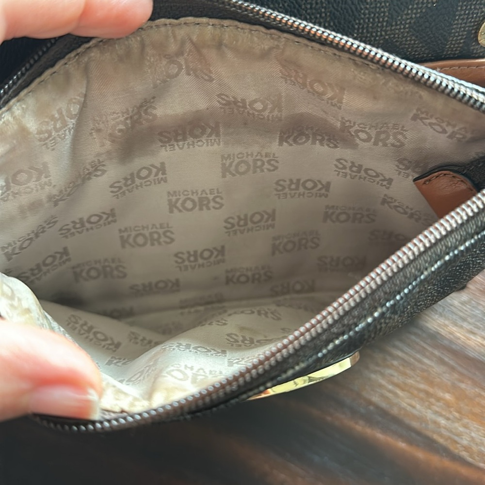 Micheal Kors Crossbody - Picture 5 of 7